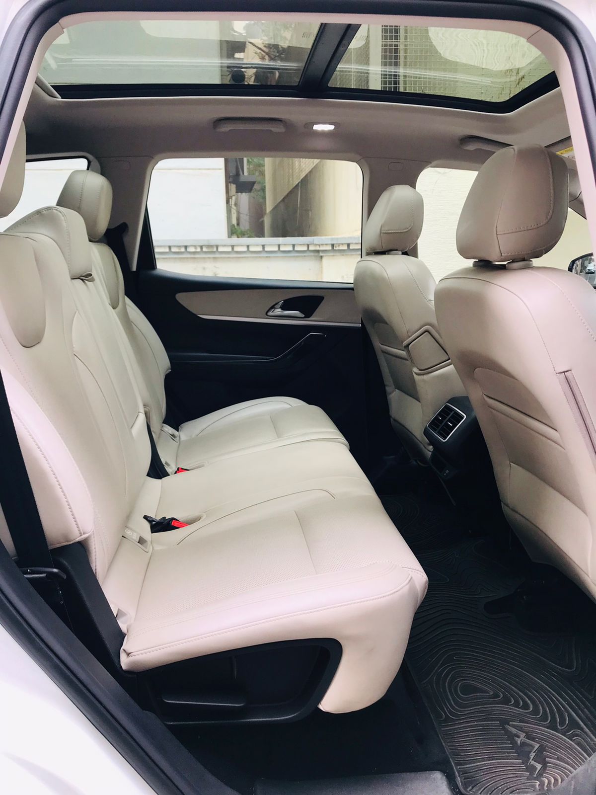 MAHINDRA XUV 700 AX7 DSL MT