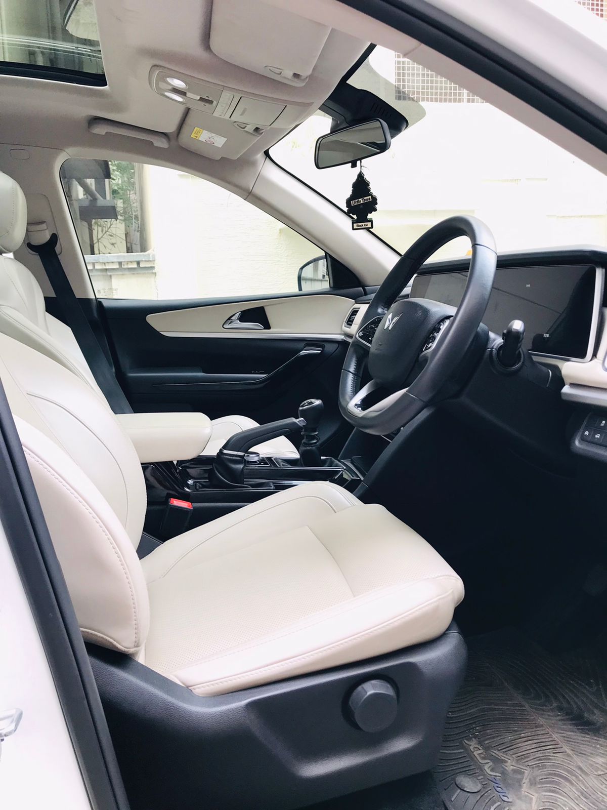 MAHINDRA XUV 700 AX7 DSL MT