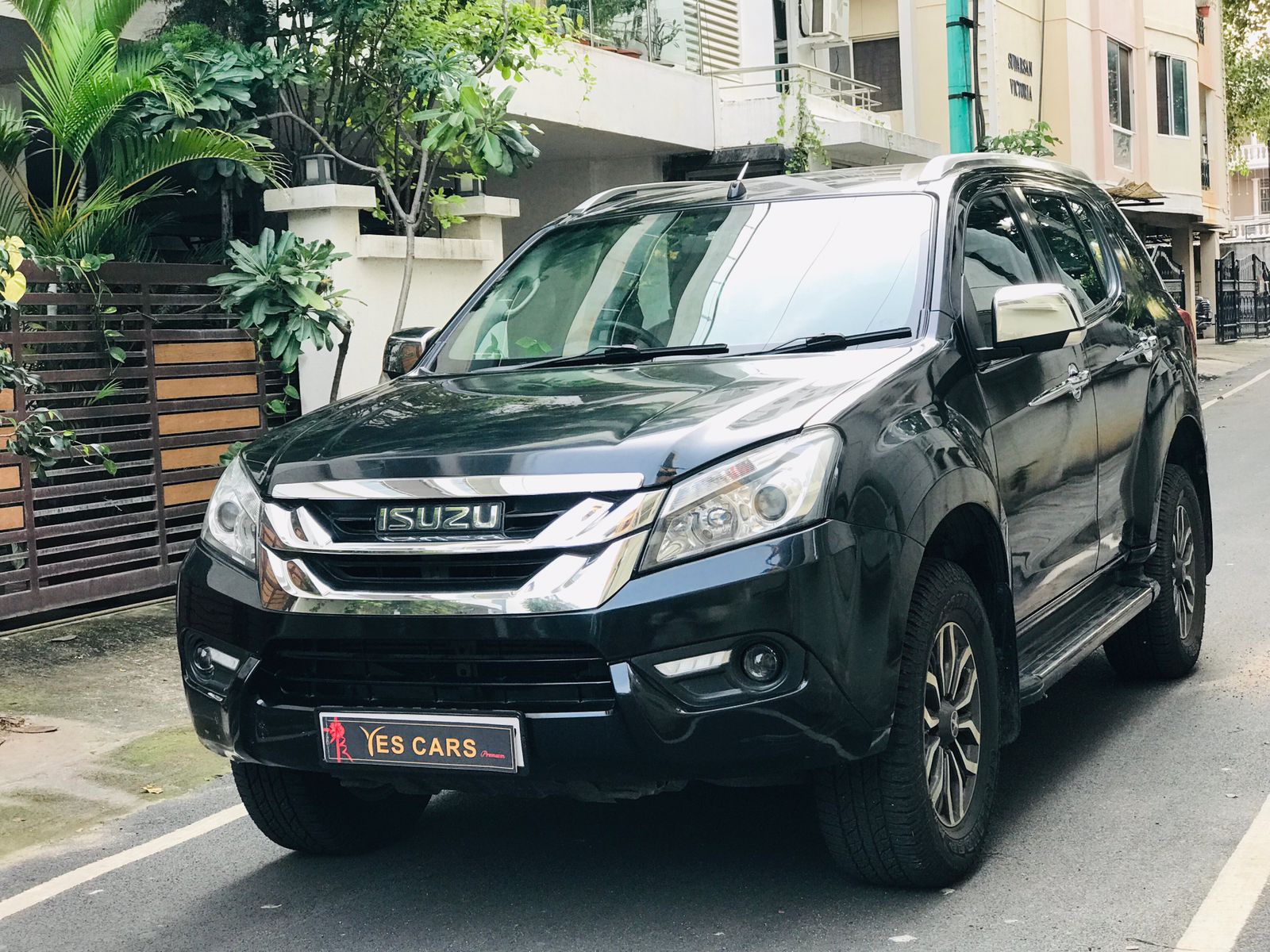 ISUZU MU-X 2WD AT
