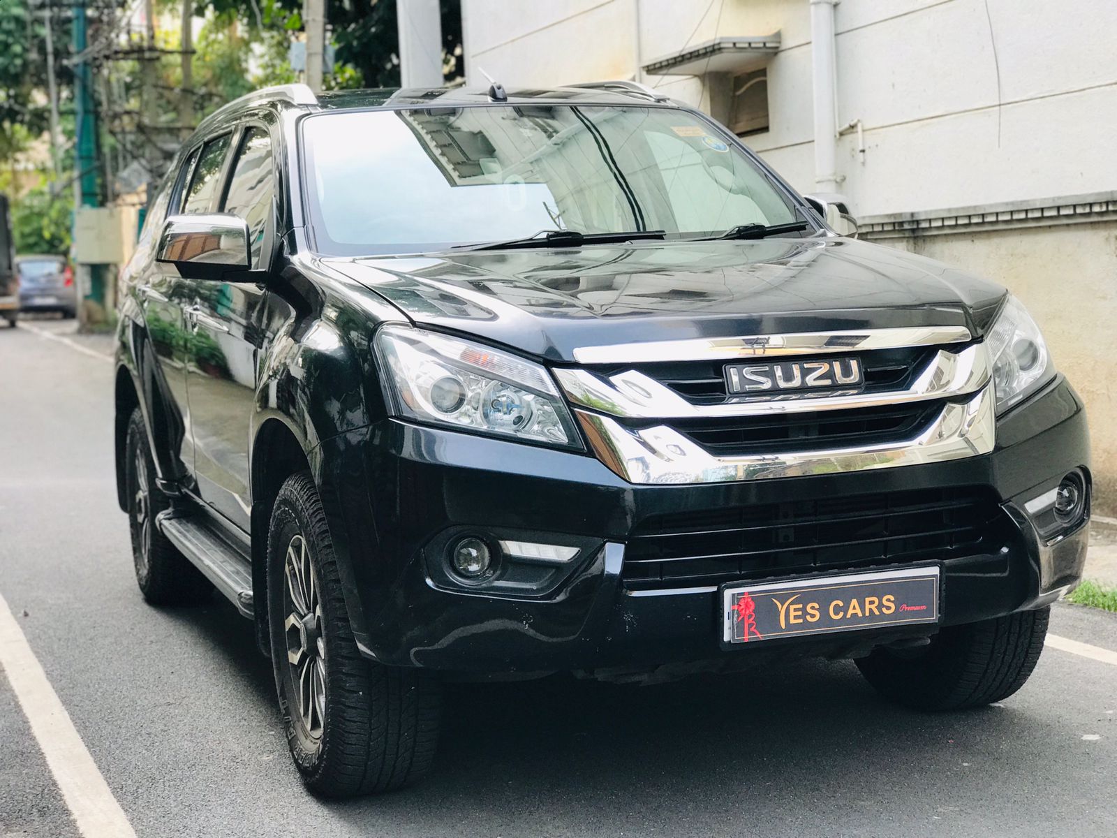 ISUZU MU-X 2WD AT