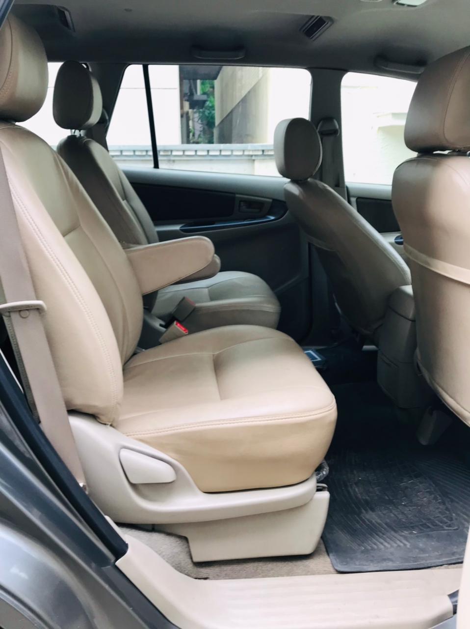 TOYOTA INNOVA 2.5 G (E4)