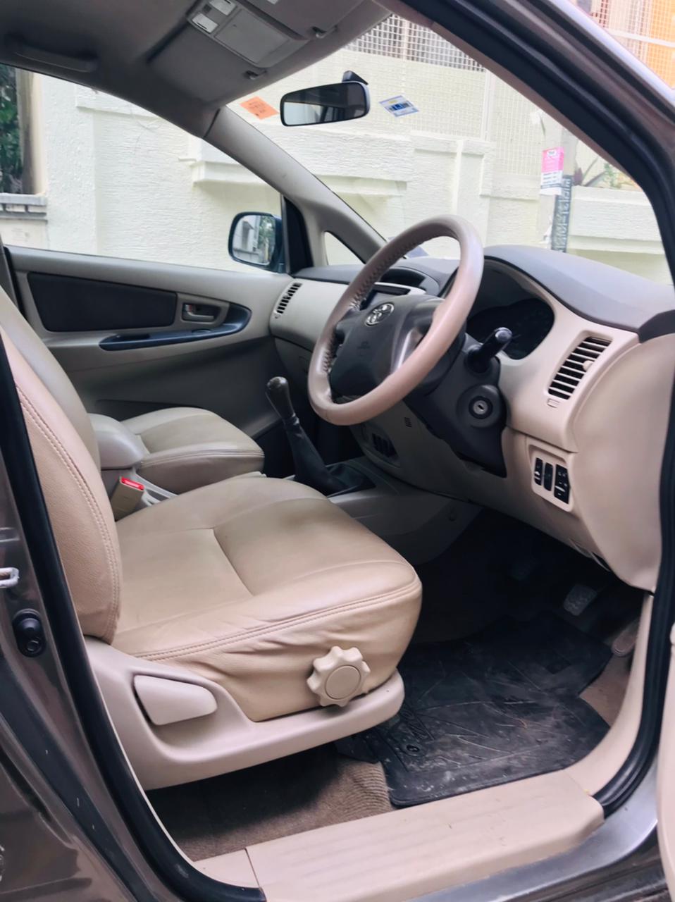 TOYOTA INNOVA 2.5 G (E4)