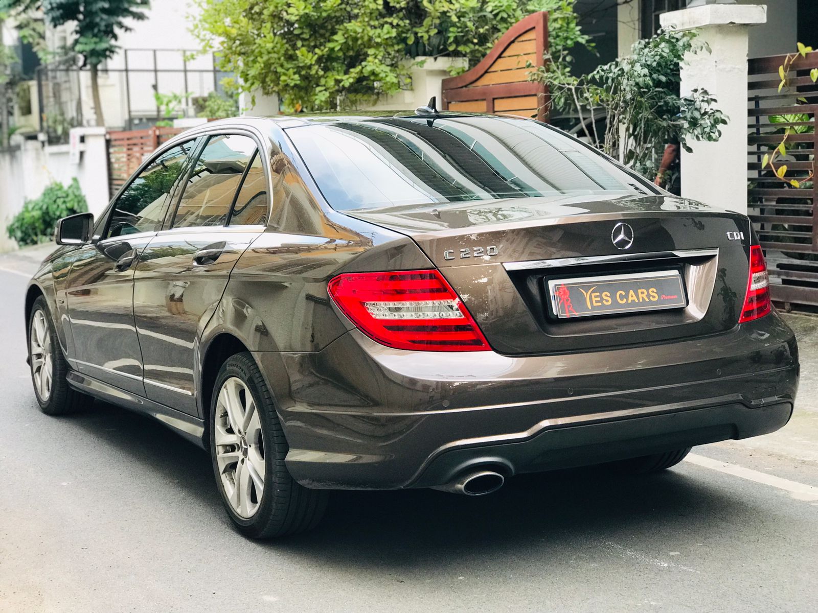 BENZ C220 BROWN