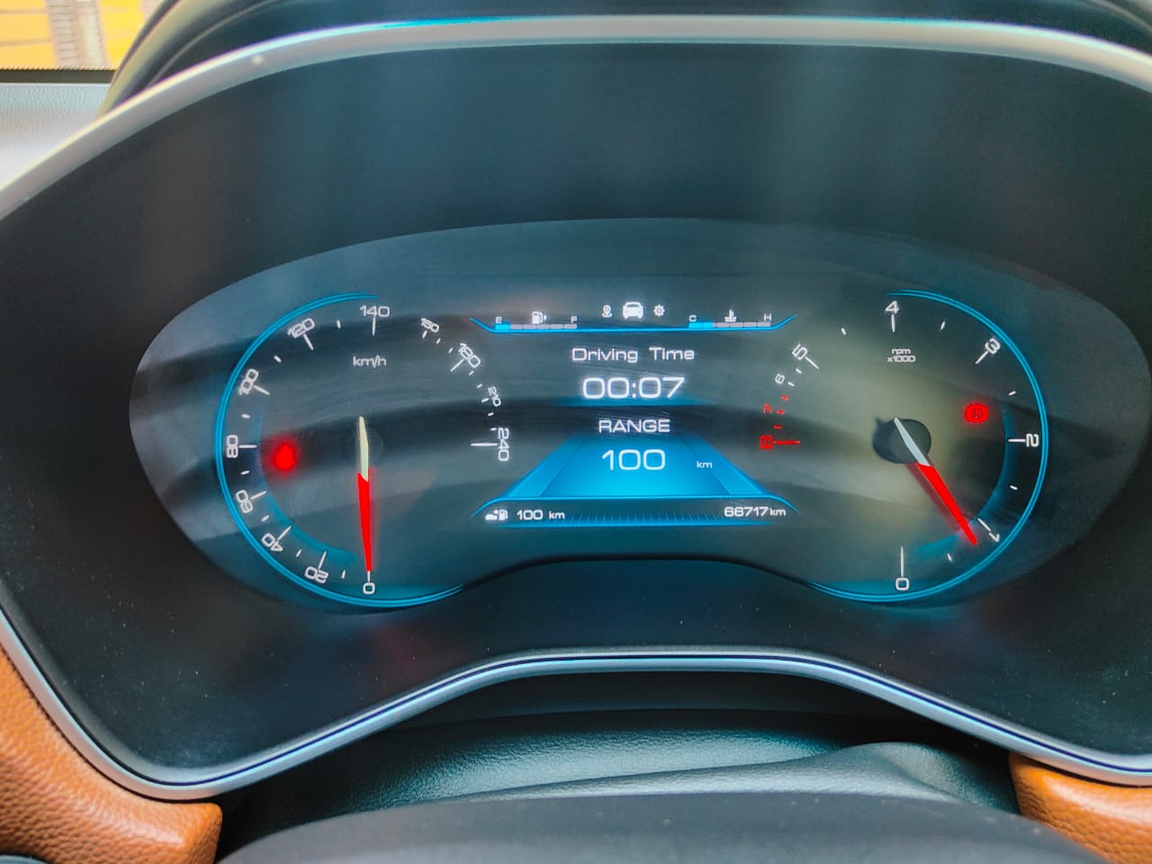 HECTOR PLUS 6SEAT DEMT SHARPB BS6