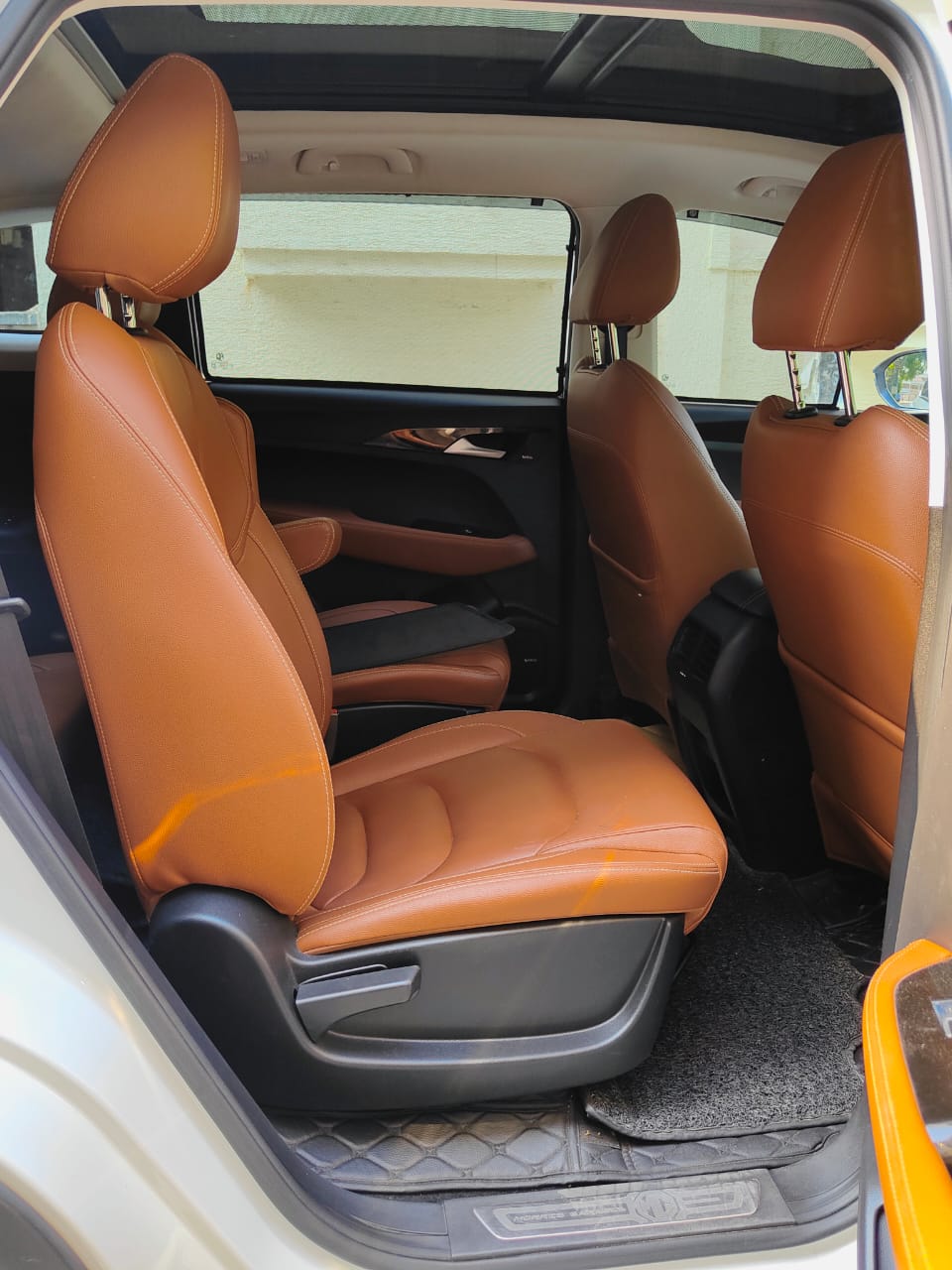 HECTOR PLUS 6SEAT DEMT SHARPB BS6