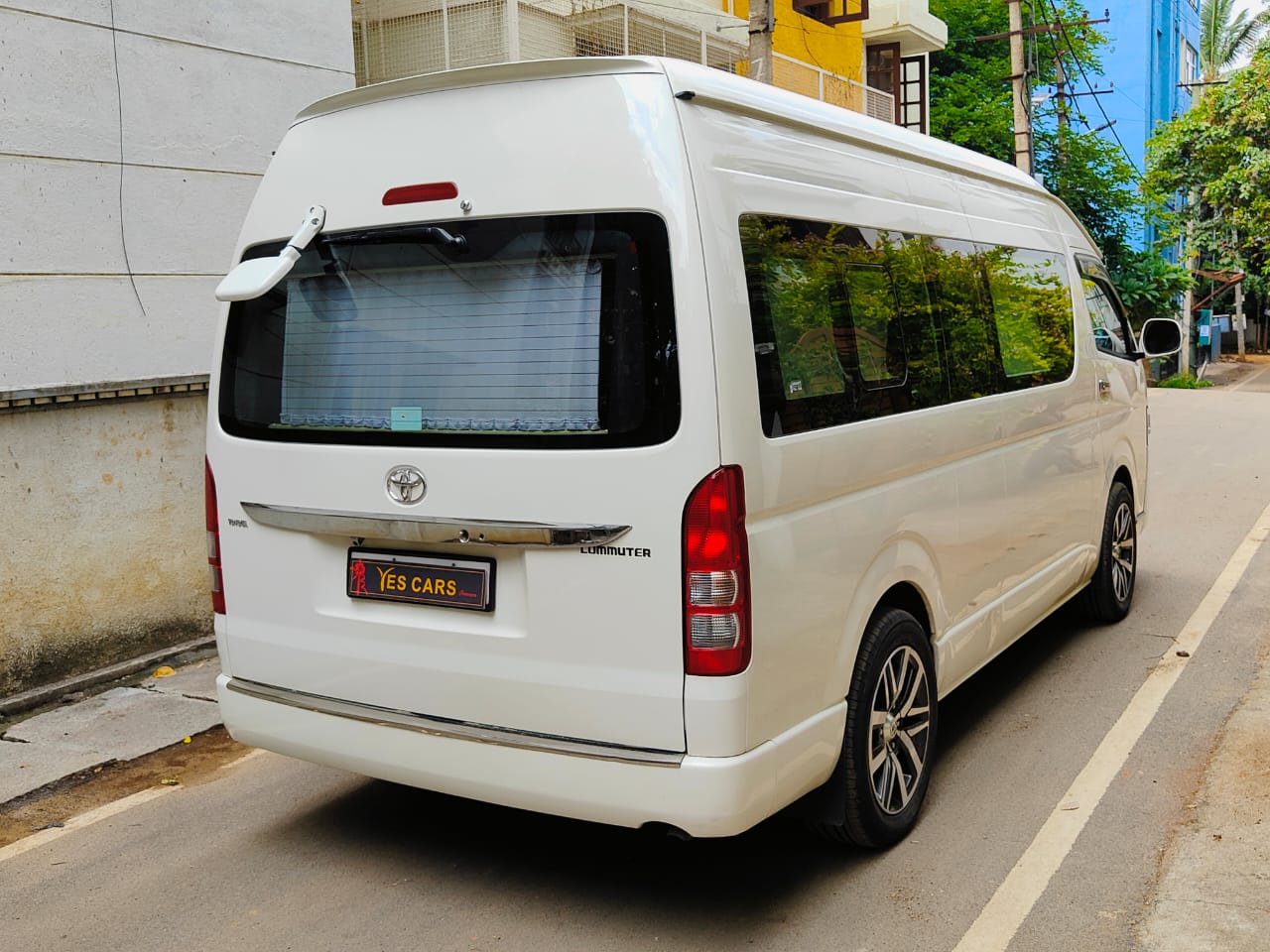 TOYOTA COMMUTER VAN